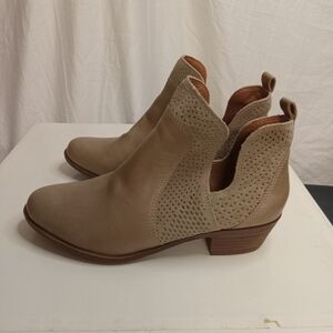 Women's Tan Ankle Boots